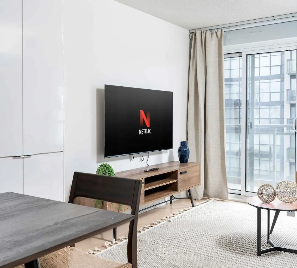 Prime Location Downtown Toronto Apartment
