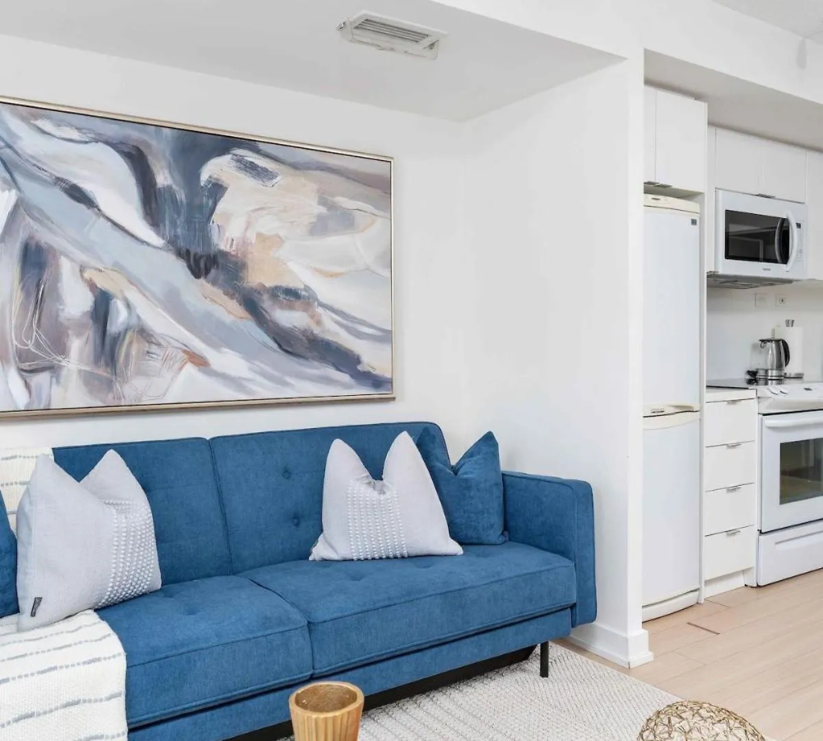 Prime Location Downtown Toronto Apartment 0*,